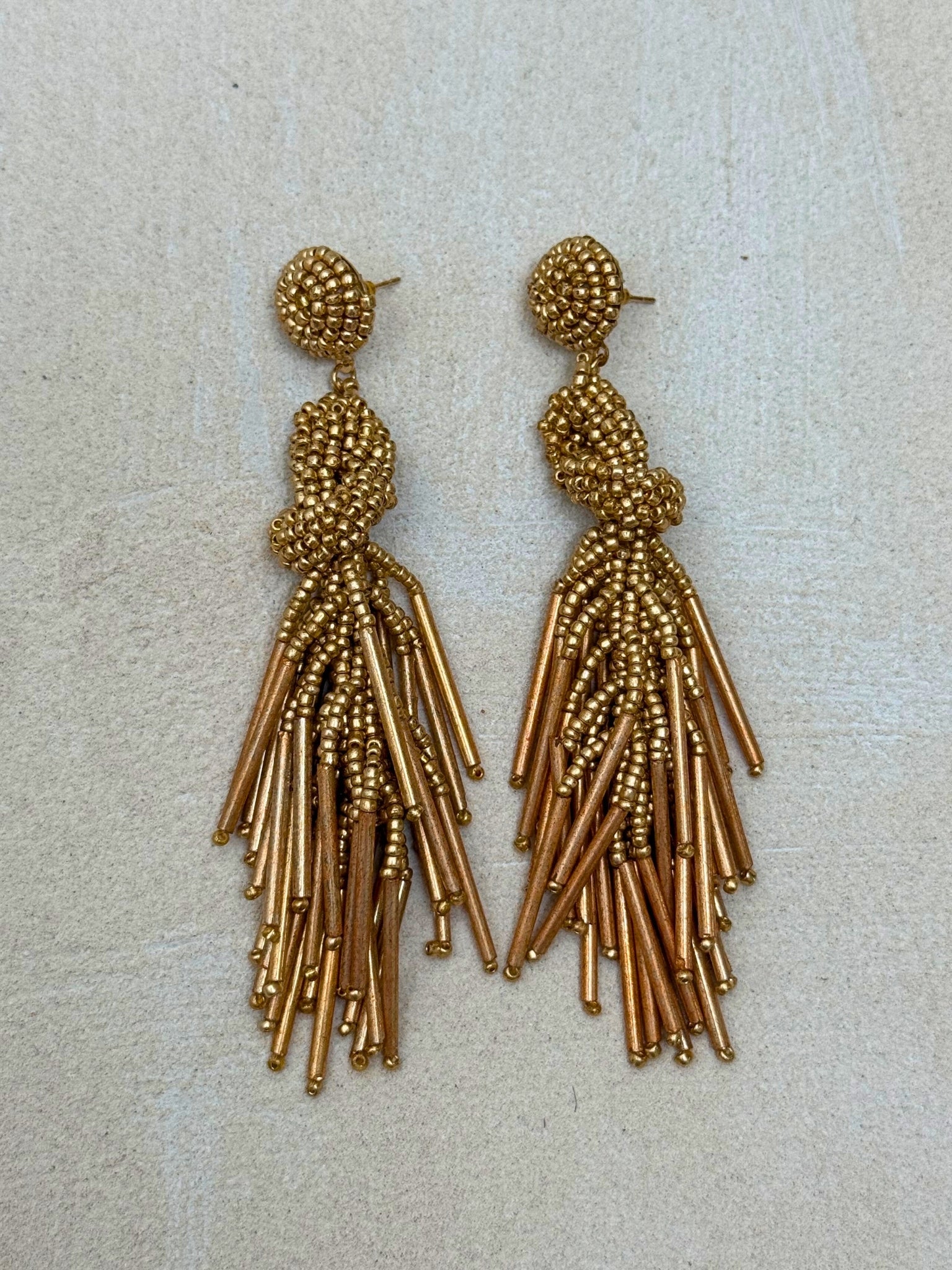 Pendientes Abalorios Nudo Dorados