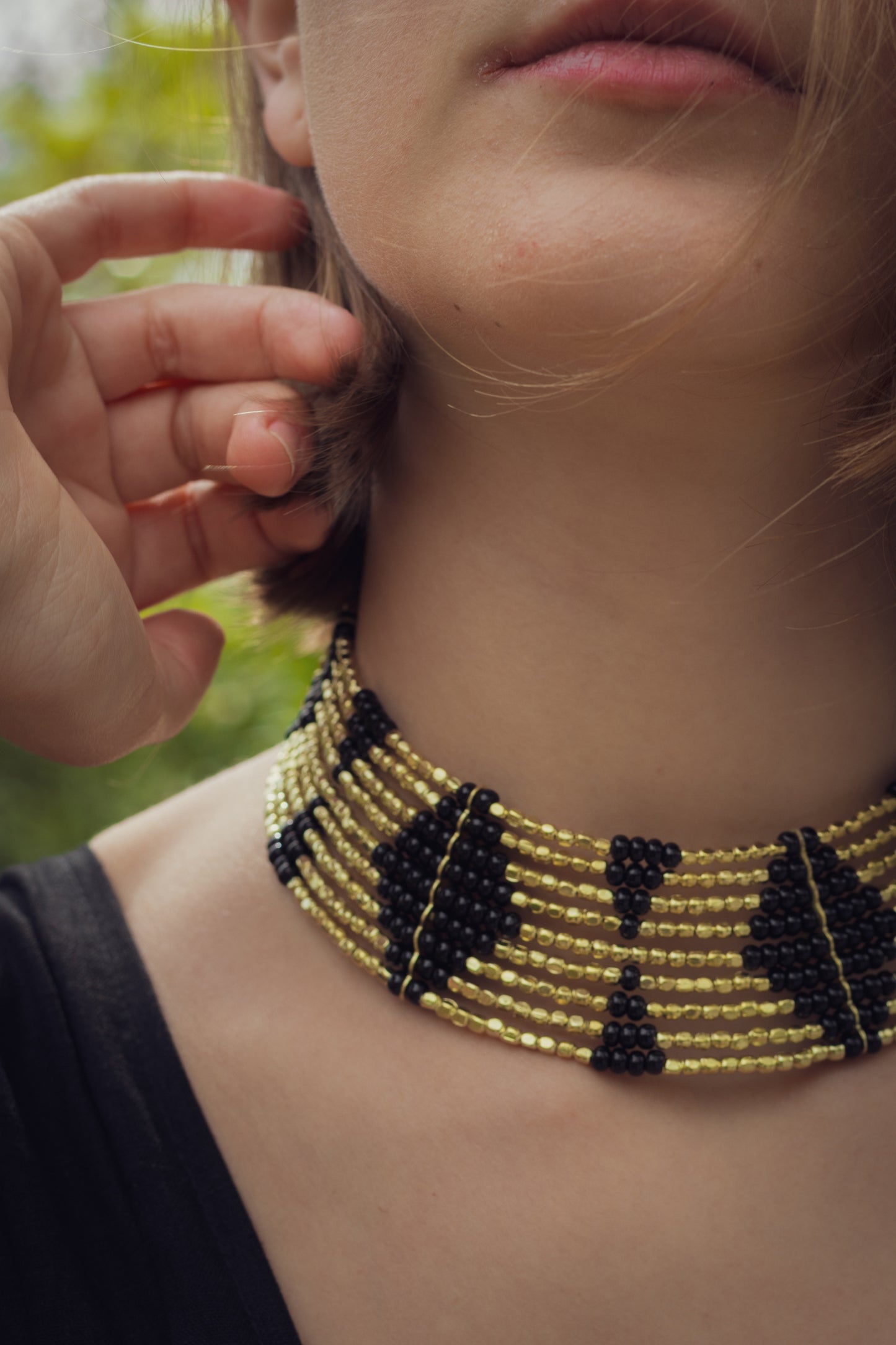Choker Indio Dorado y Negro