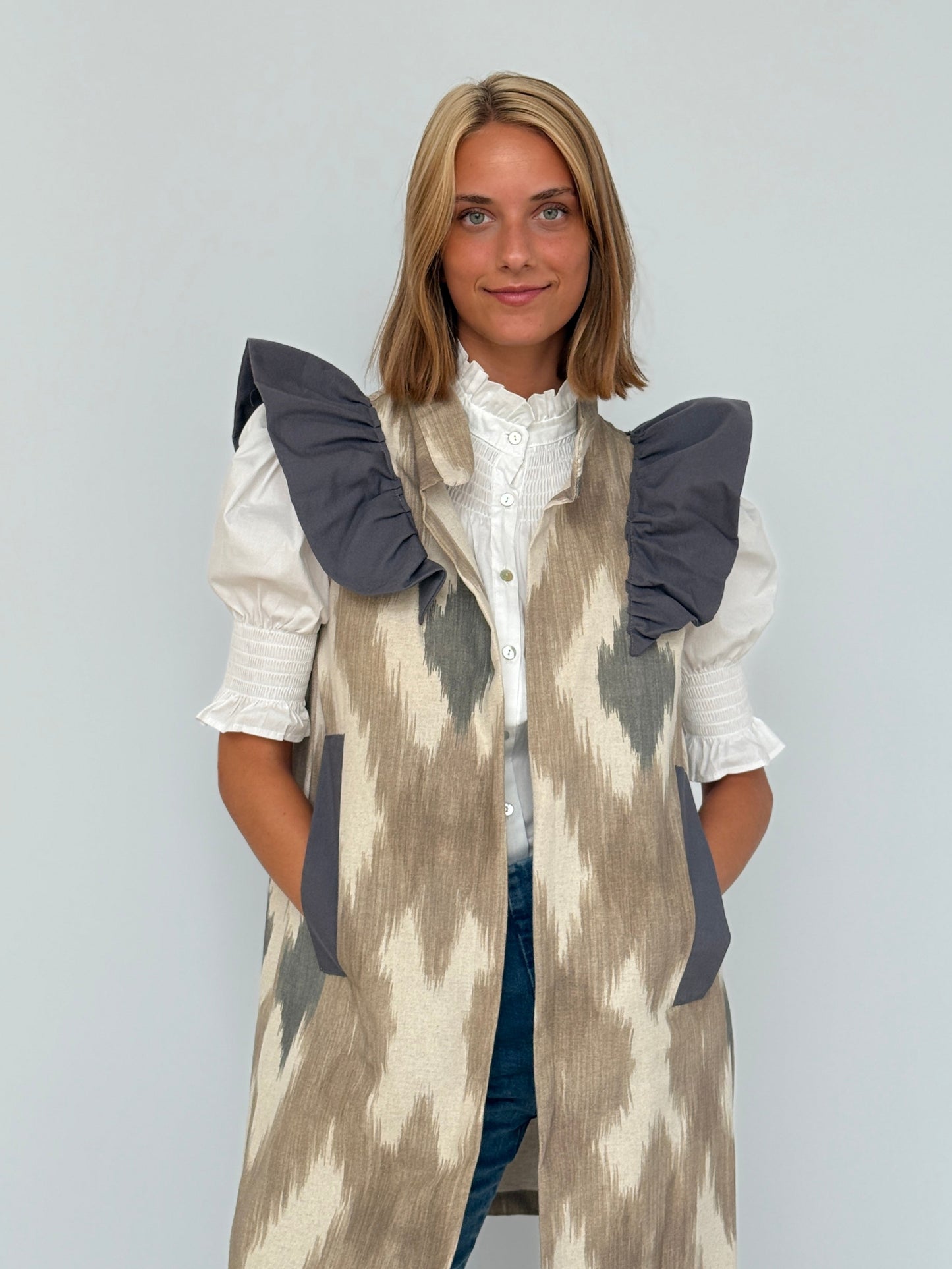 Chaleco 9MÁS5 Ikat Beige y Gris