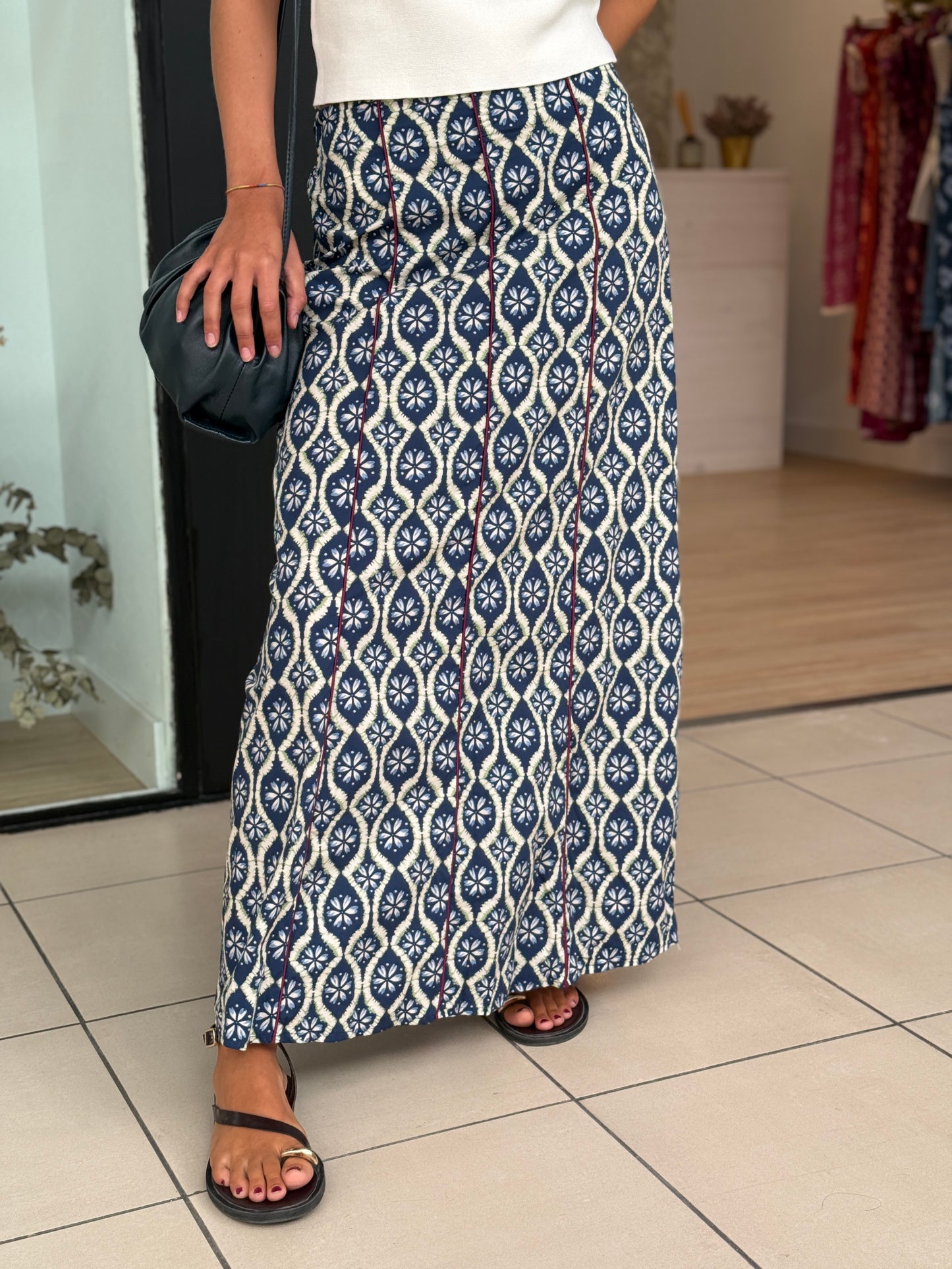 Falda Rígida Ribetes Azul y Burdeos
