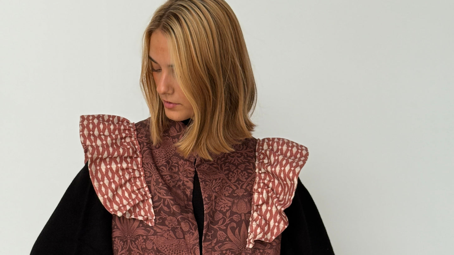 9MÁS5 Green and Rustic Beige Vest