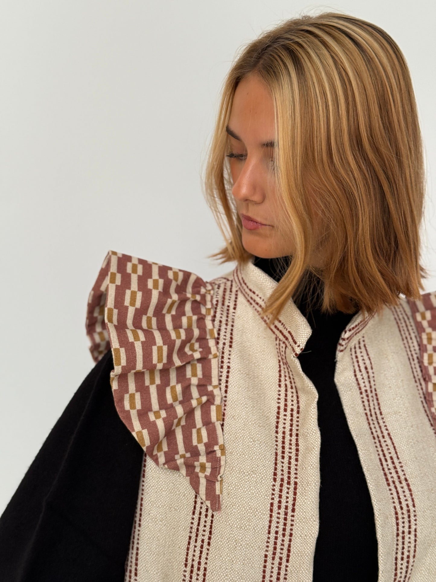 9MÁS5 Green and Rustic Beige Vest