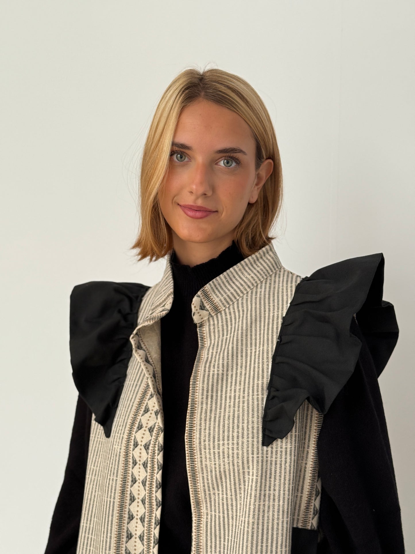 9MÁS5 Green and Rustic Beige Vest