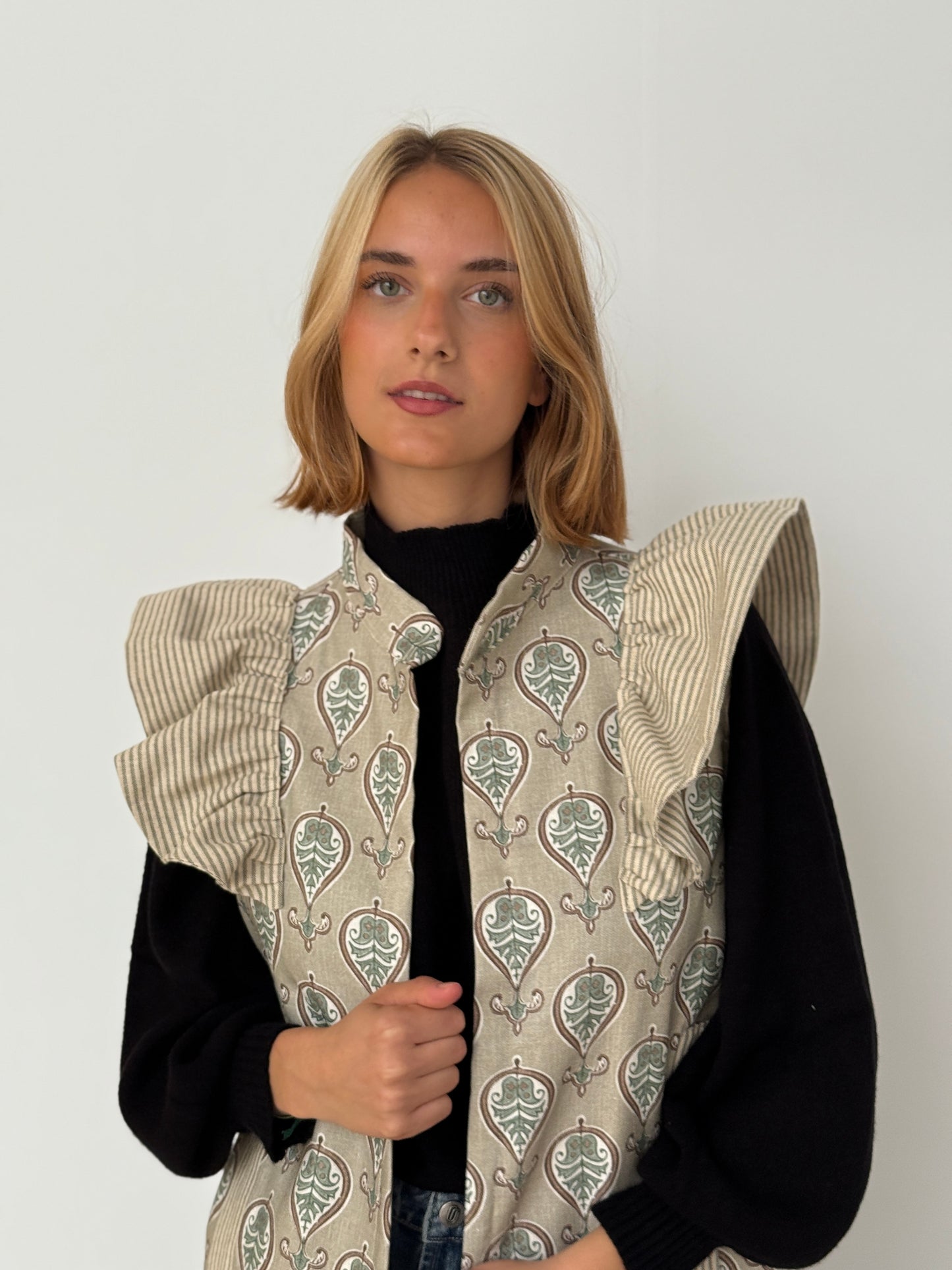 9MÁS5 Green and Rustic Beige Vest