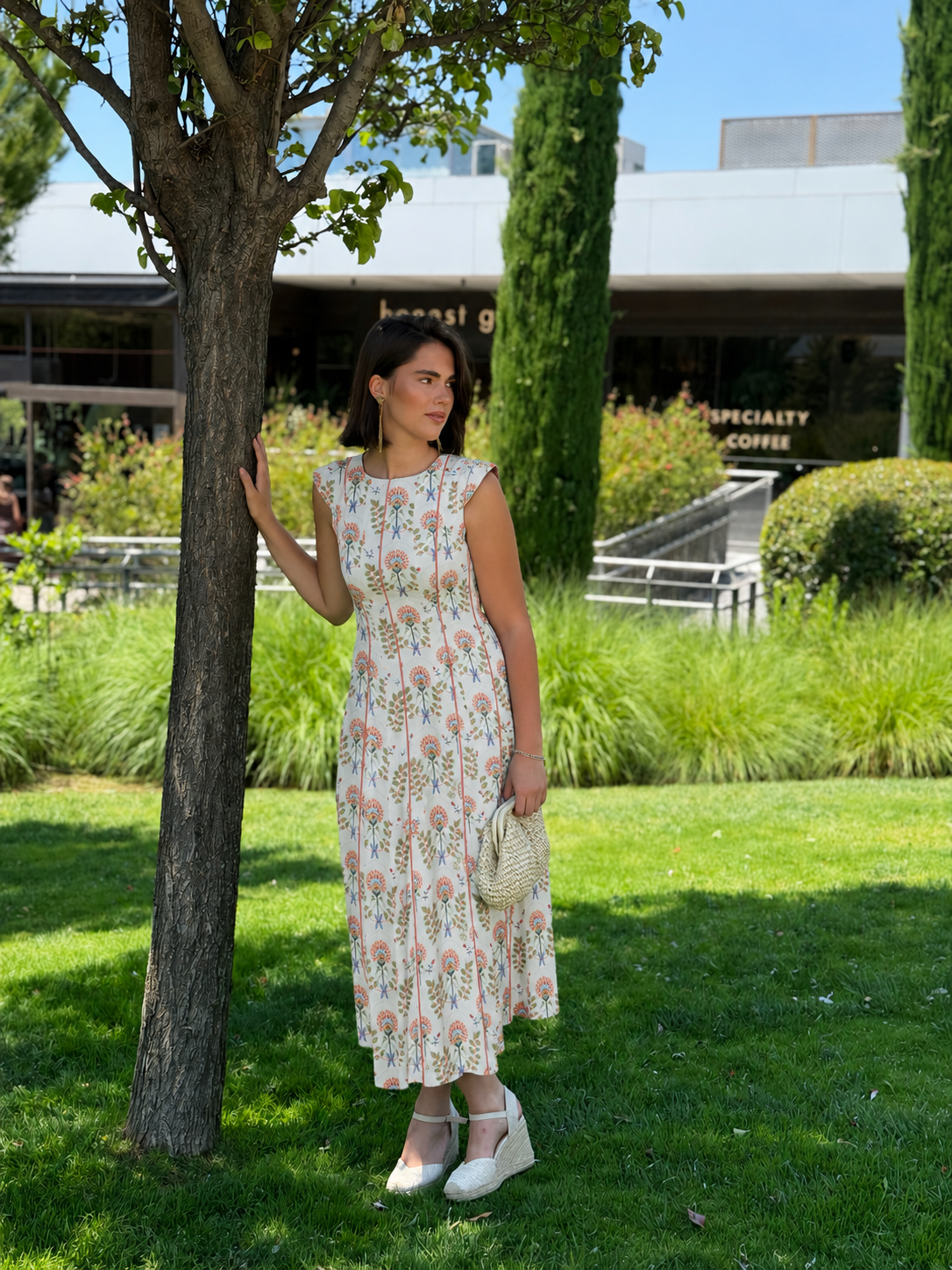 Vestido Más Allá Flores Teja
