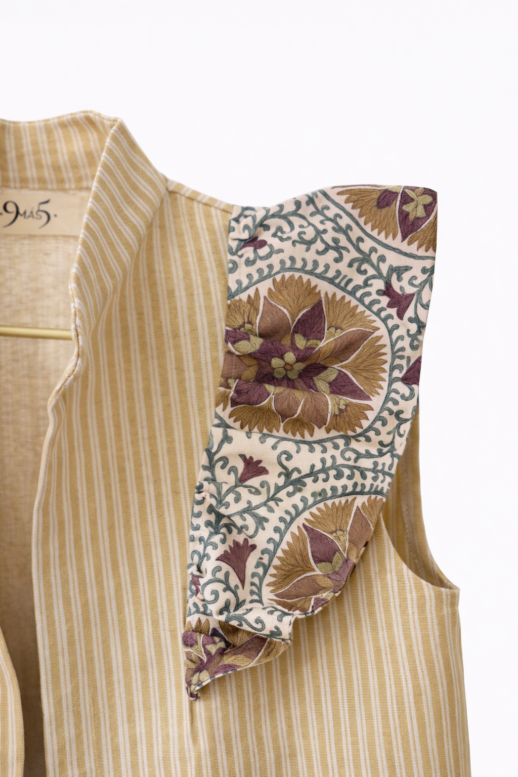 Chaleco 9MÁS5 Rayas Mostaza