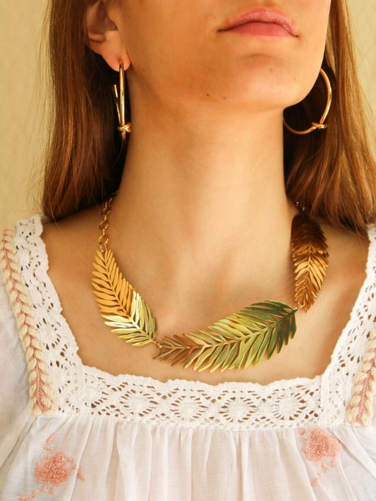 foto modelo collar tropical