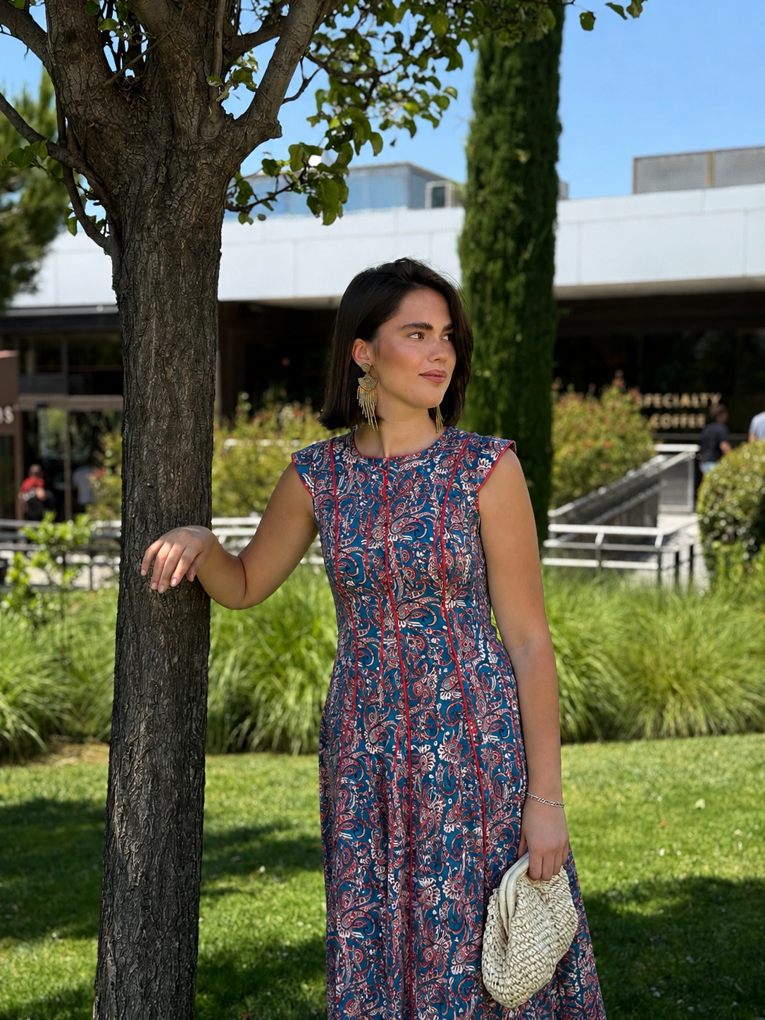 Vestido Más Allá Paysley Azul y Rojo
