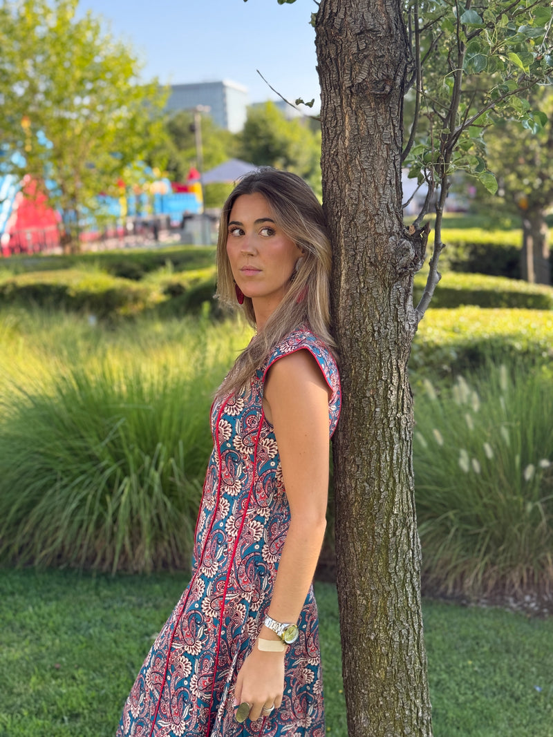 Vestido Más Allá Paysley Azul y Rojo