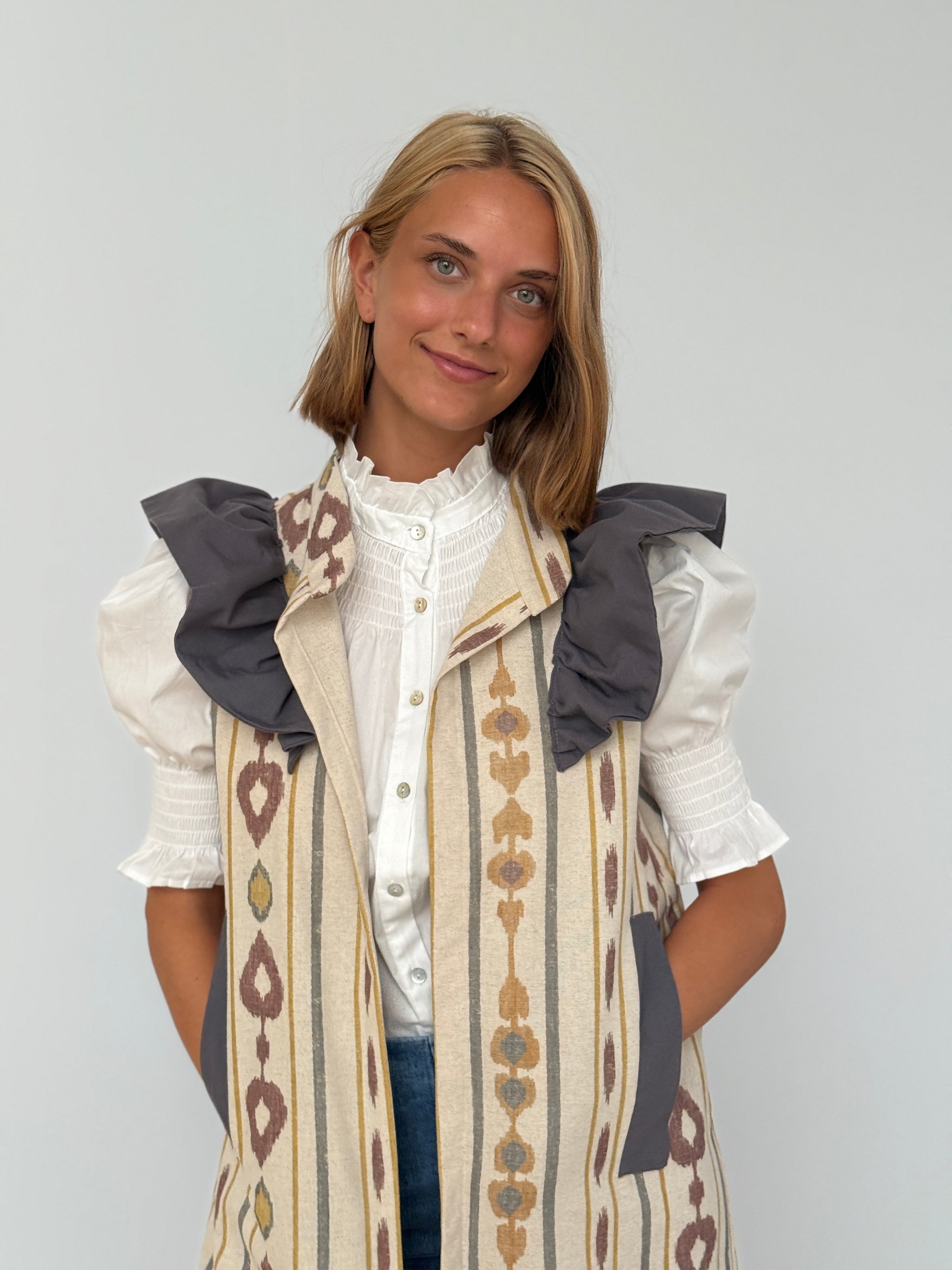 9MÁS5 Green and Rustic Beige Vest
