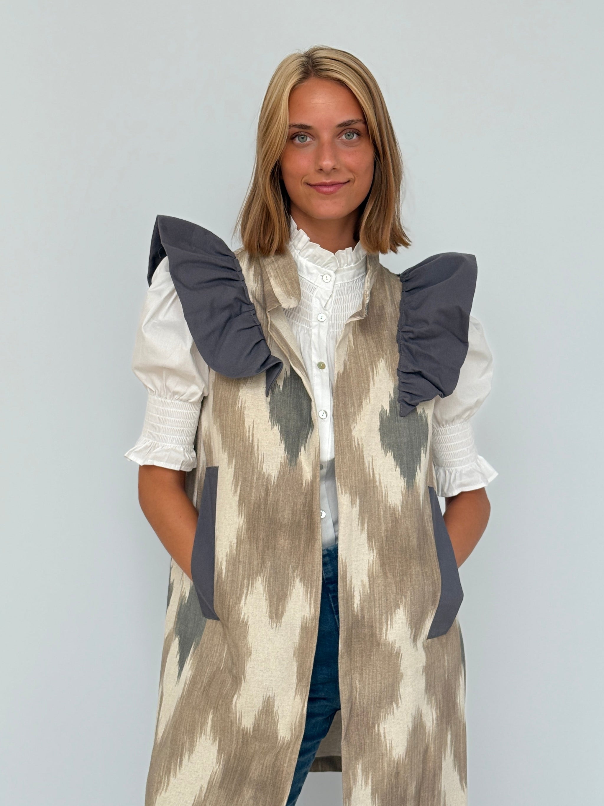 Chaleco 9MÁS5 Ikat Beige y Gris