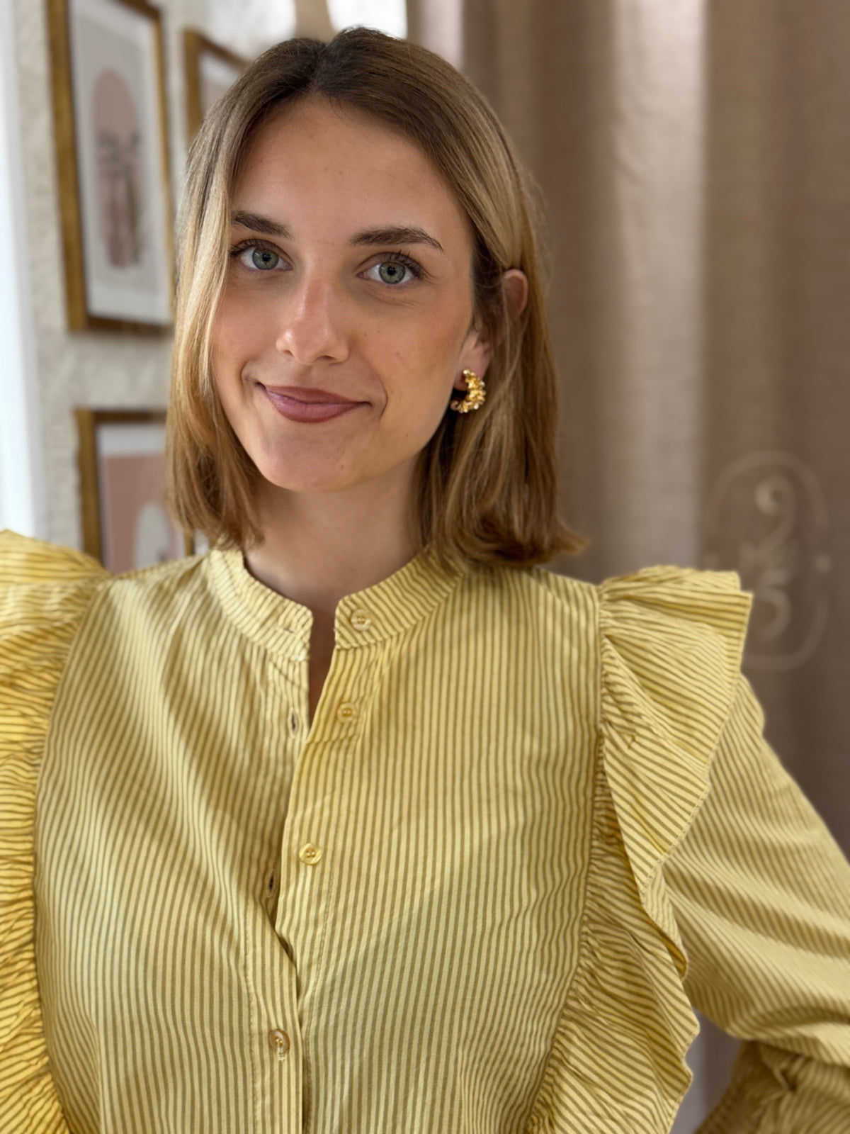 Camisa Volantes Rayas Amarilla