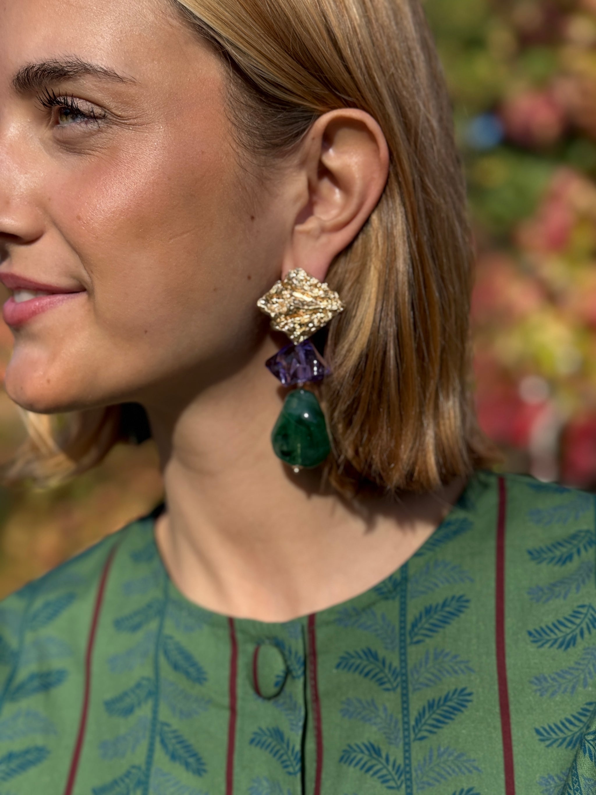 Pendientes Rombo Dorado y Resina Verde