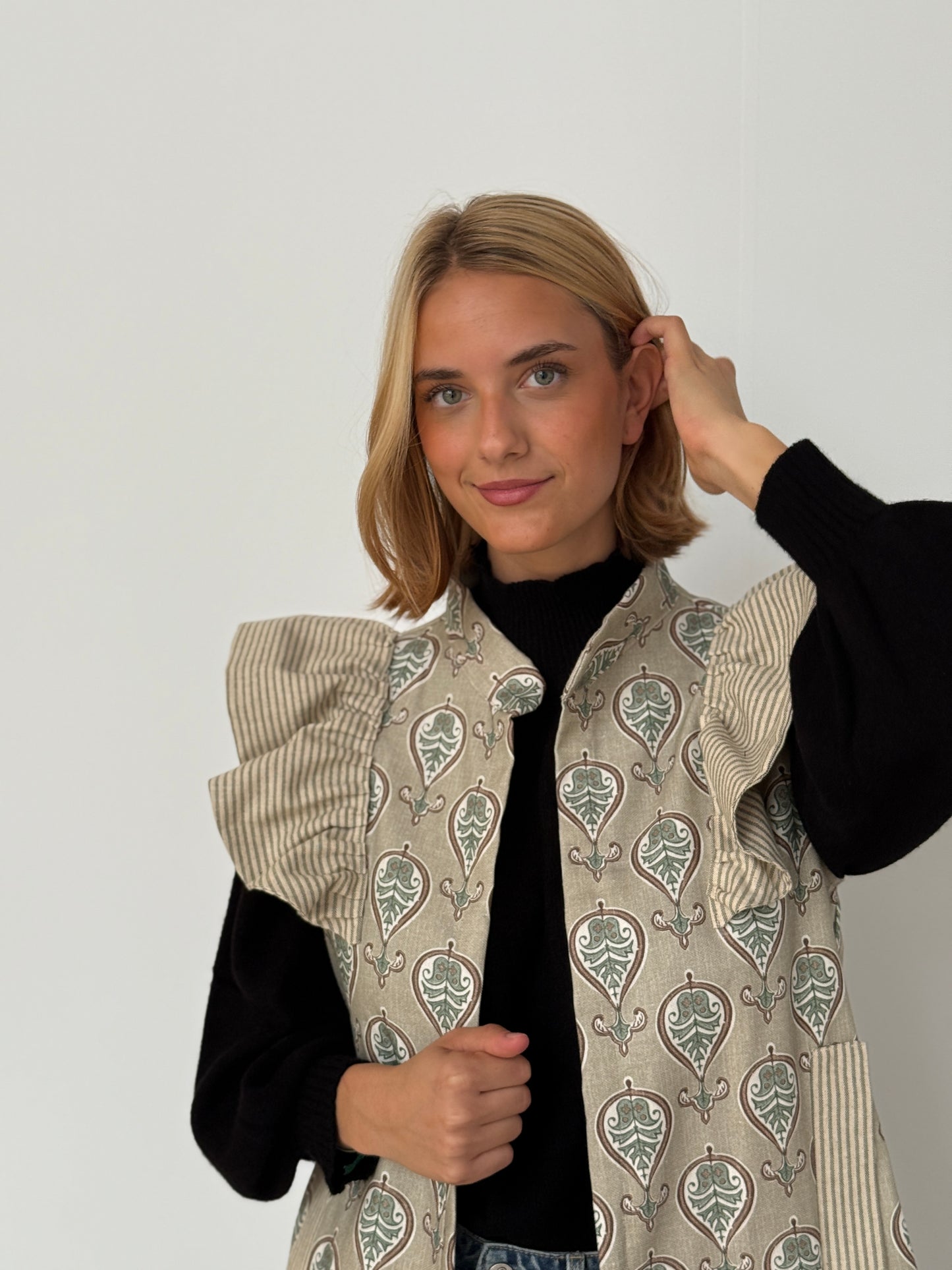 9MÁS5 Green and Rustic Beige Vest