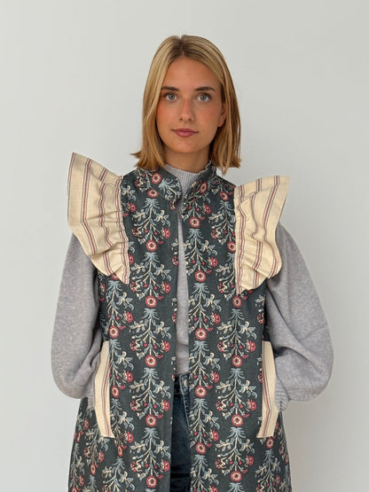 Chaleco 9MÁS5 Flores Azul y Fresa