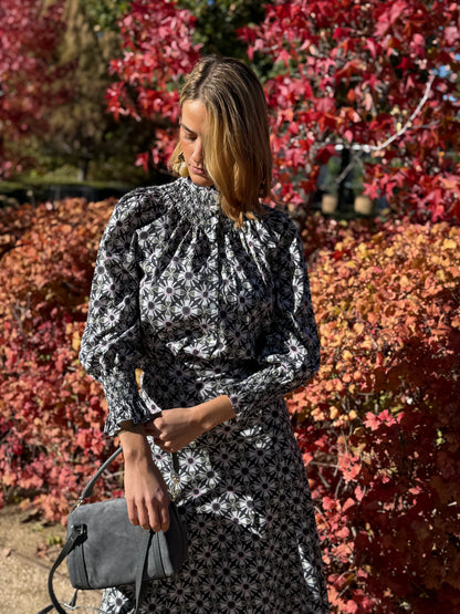 Camisa Agra Flores Gris