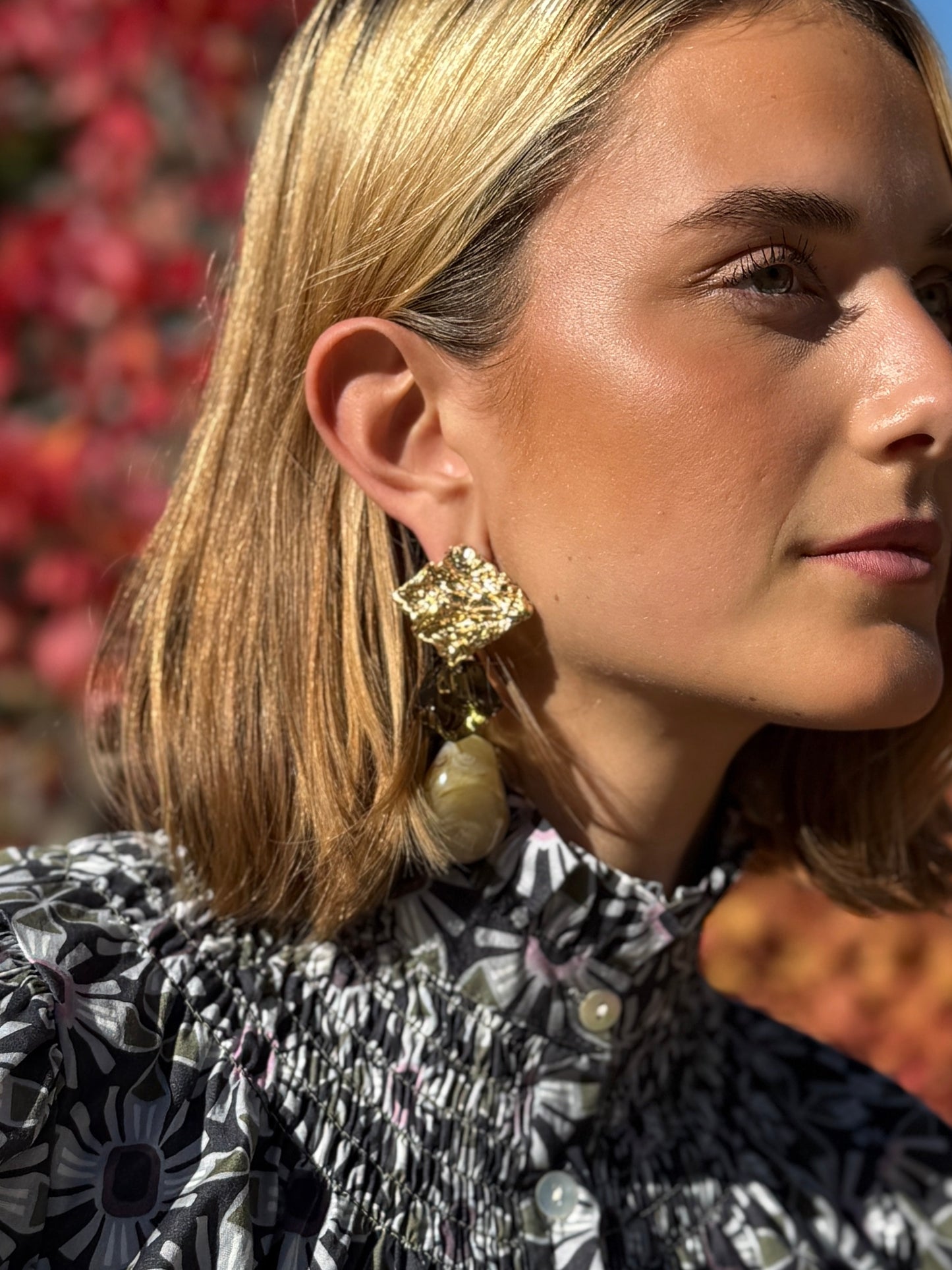 Pendientes Rombo Dorado y Resina Beige