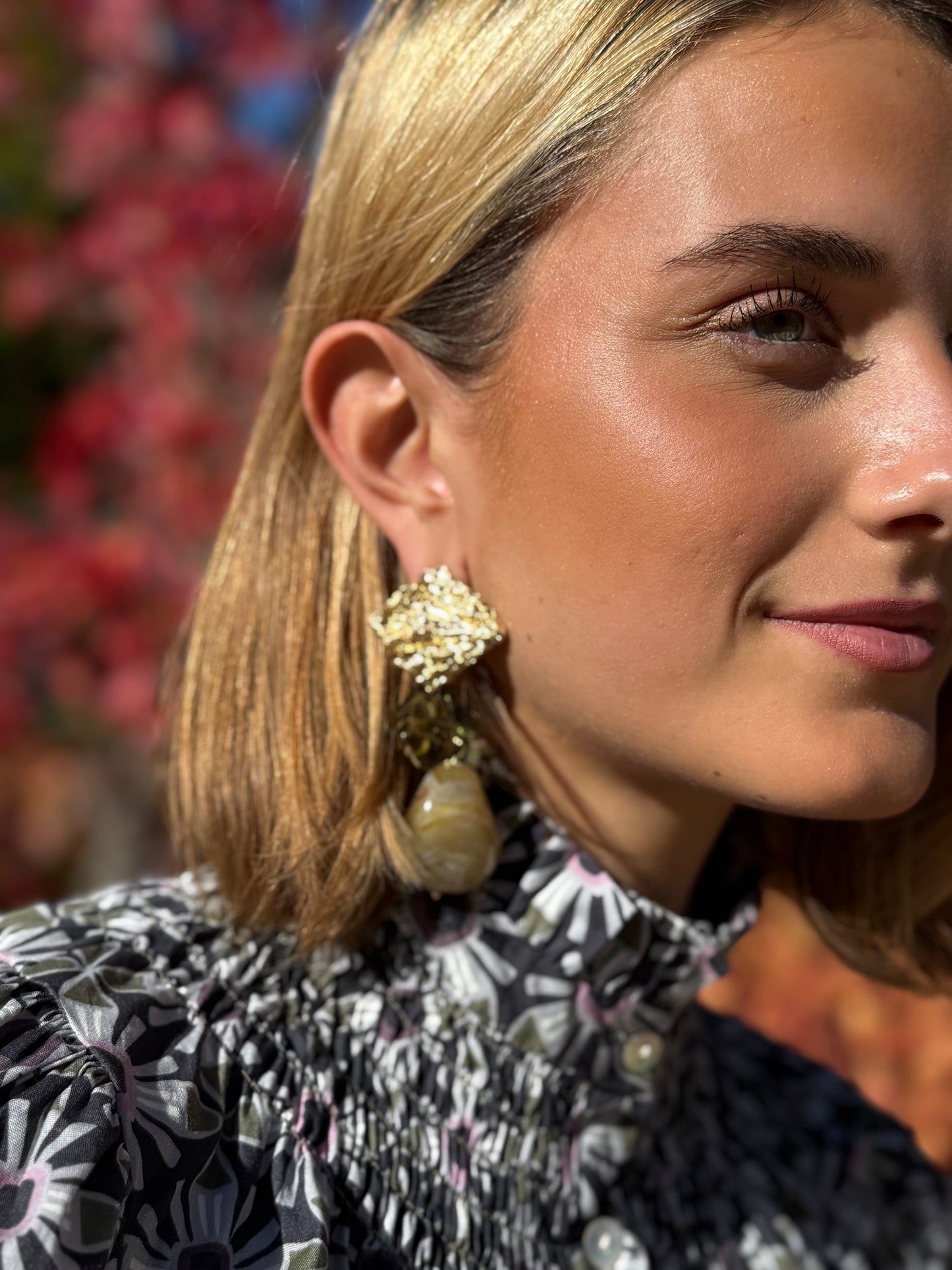 Pendientes Rombo Dorado y Resina Beige