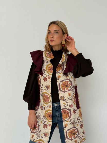 Chaleco 9MÁS5 Flores Burdeos y Mostaza