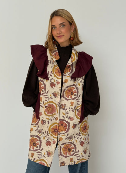 Chaleco 9MÁS5 Flores Burdeos y Mostaza