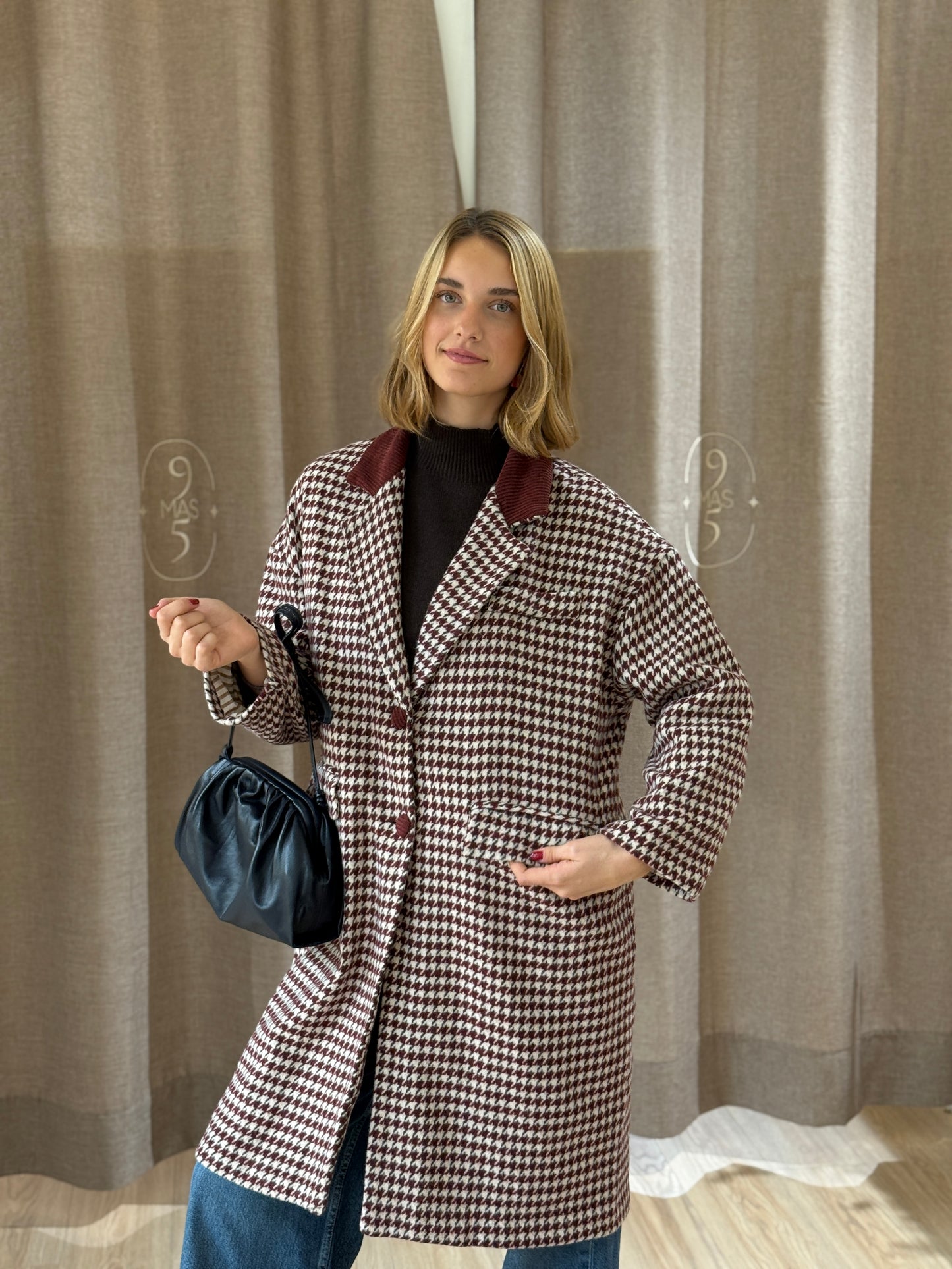 Abrigo Pata de Gallo Burdeos