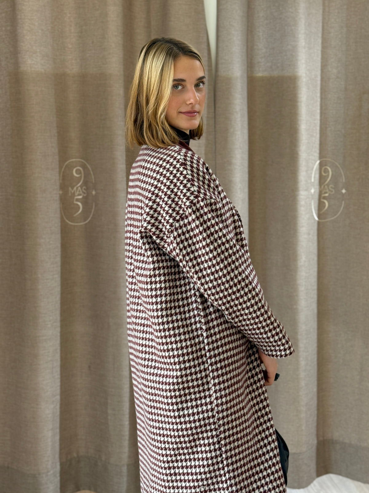 Abrigo Pata de Gallo Burdeos