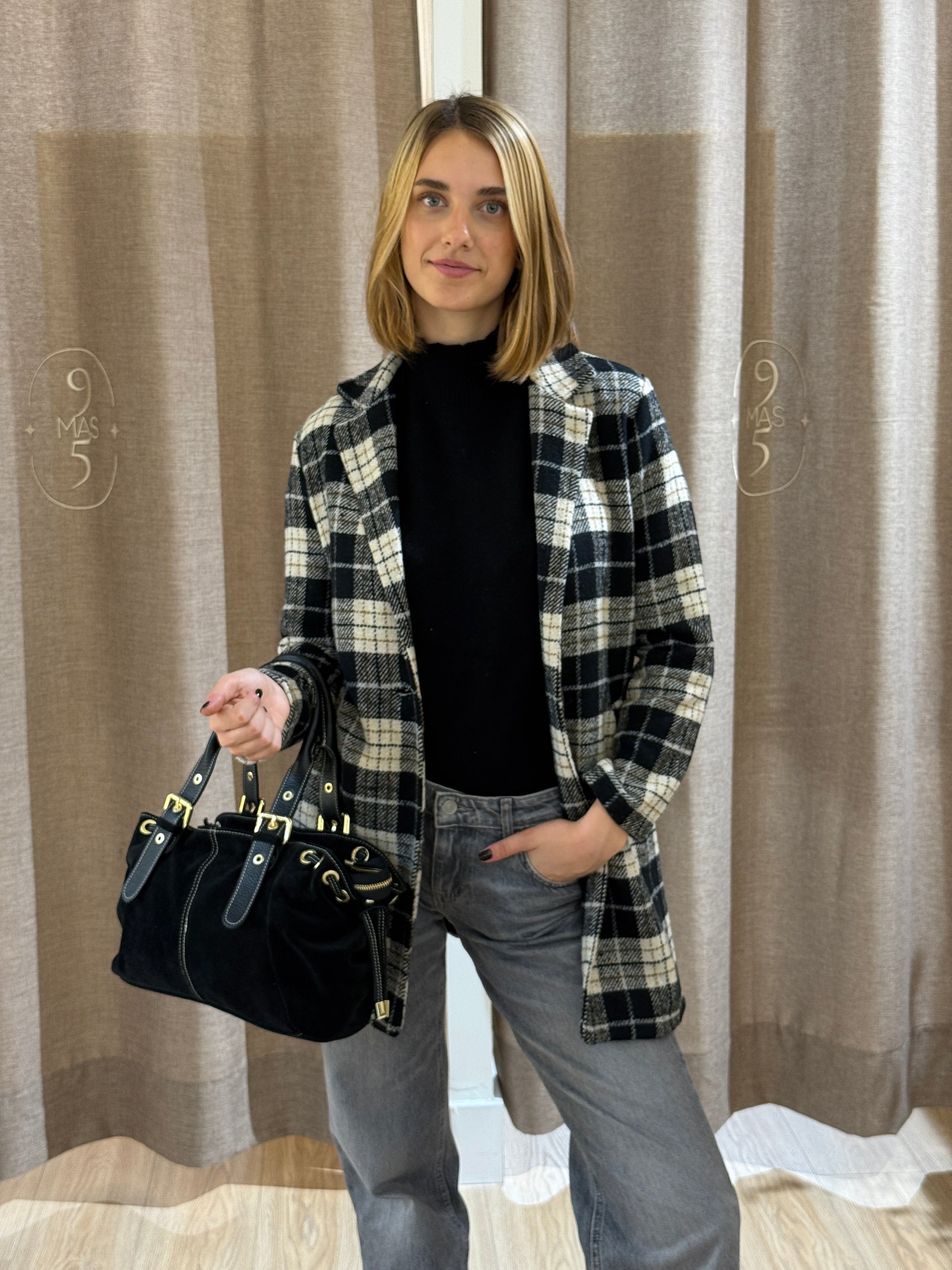 Abrigo Cuadros Negro