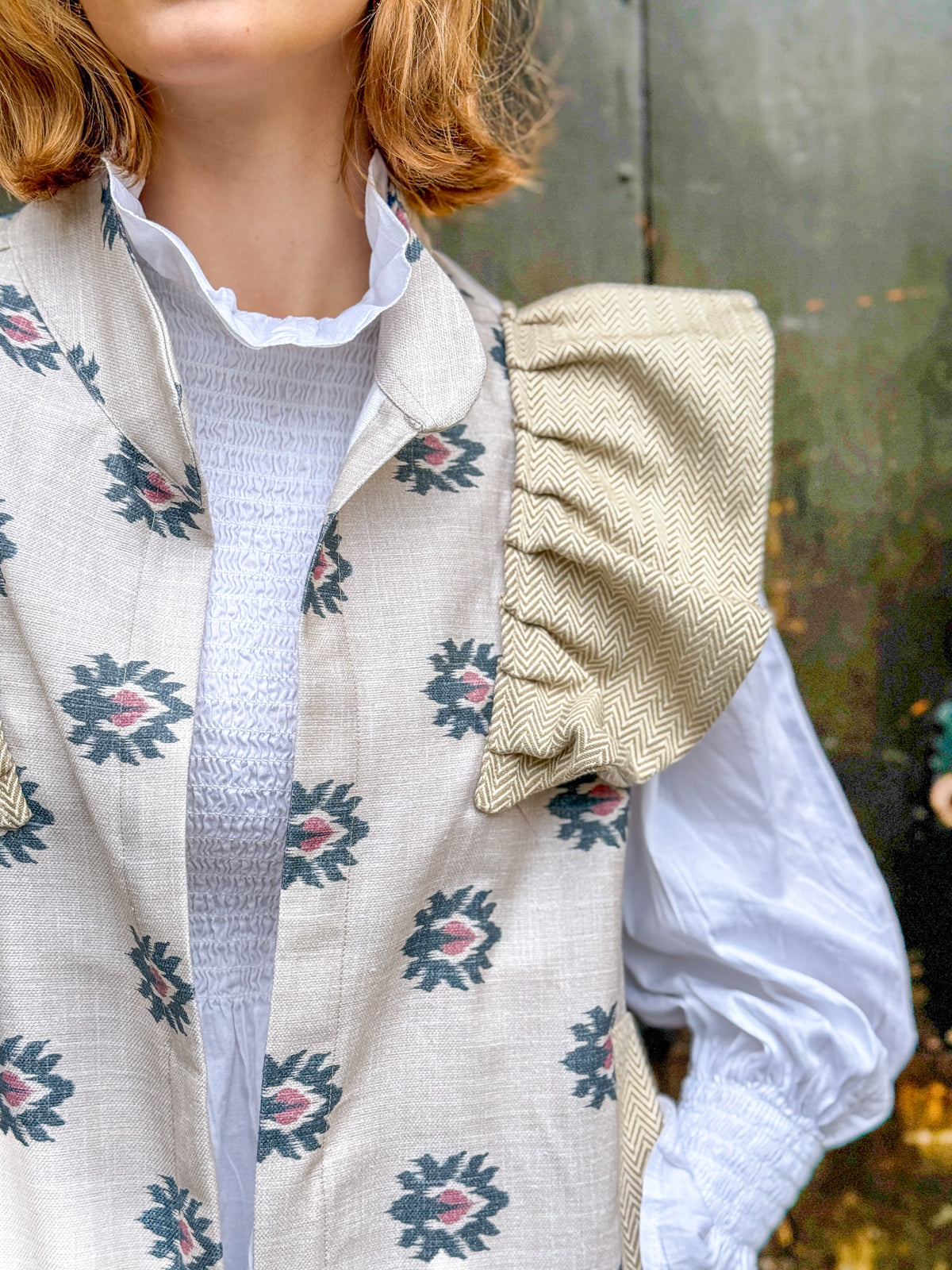 Chaleco 9MÁS5 Ikat Azul y Espiga Beige